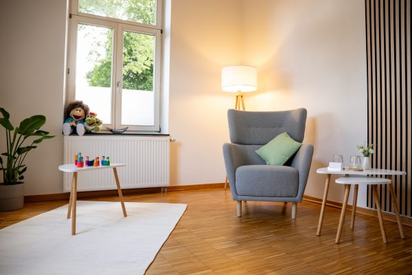 Moderner Praxisraum für Hypnose und Psychotherapie in Mönchengladbach